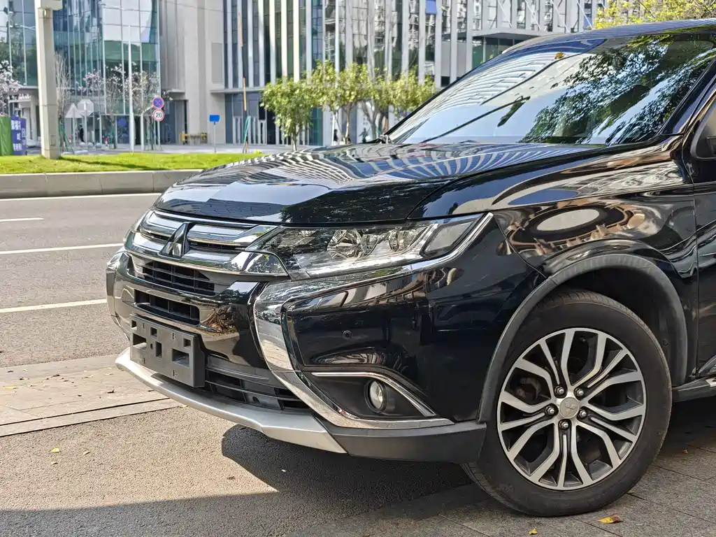 MITSUBISHI OUTLANDER