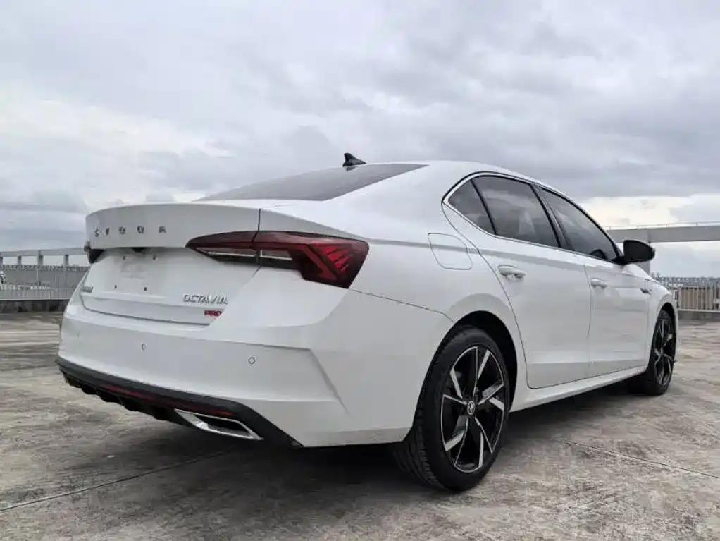 Skoda Octavia — миниатюра 5