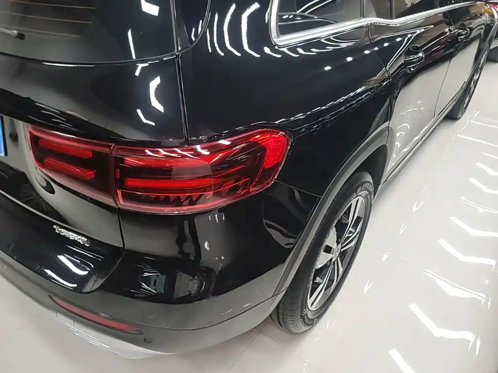 Mercedes-Benz GLB — миниатюра 8