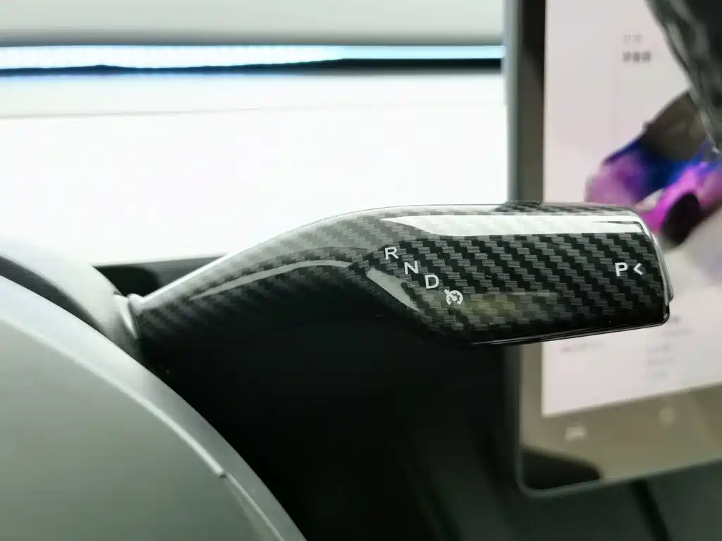 Tesla Model Y — миниатюра 13