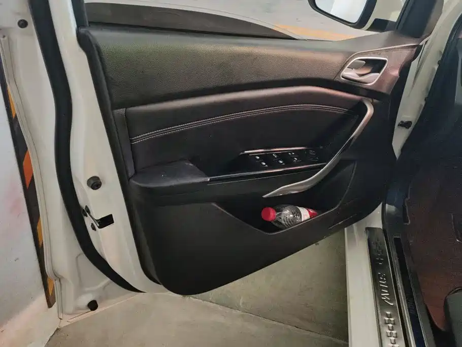 Baojun 310W — миниатюра 7