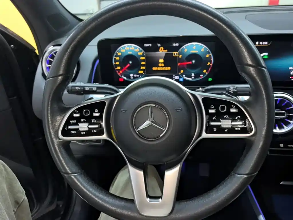 Mercedes-Benz GLB — миниатюра 11