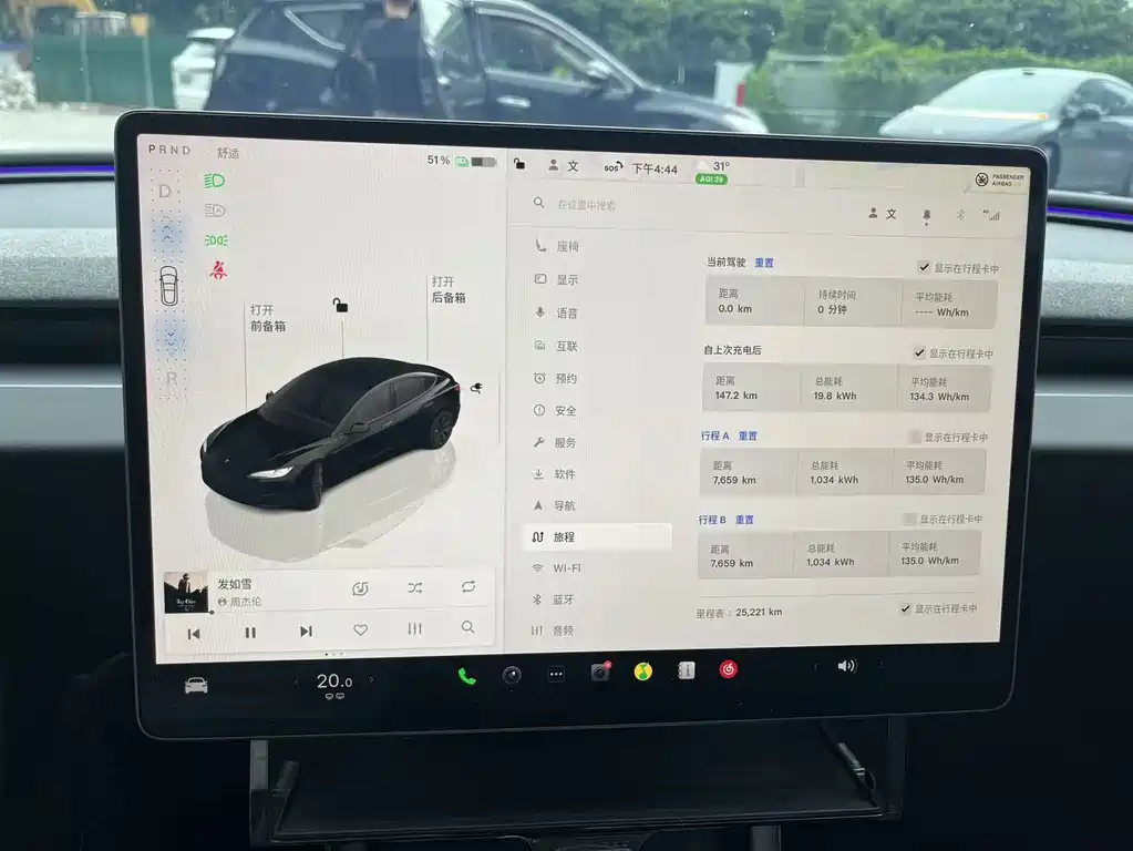 Tesla Model 3 — миниатюра 4