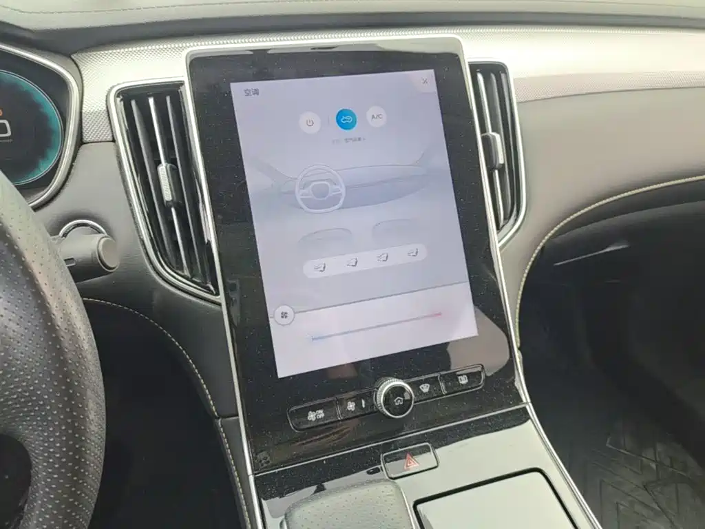 Roewe i6 MAX New Energy — миниатюра 13
