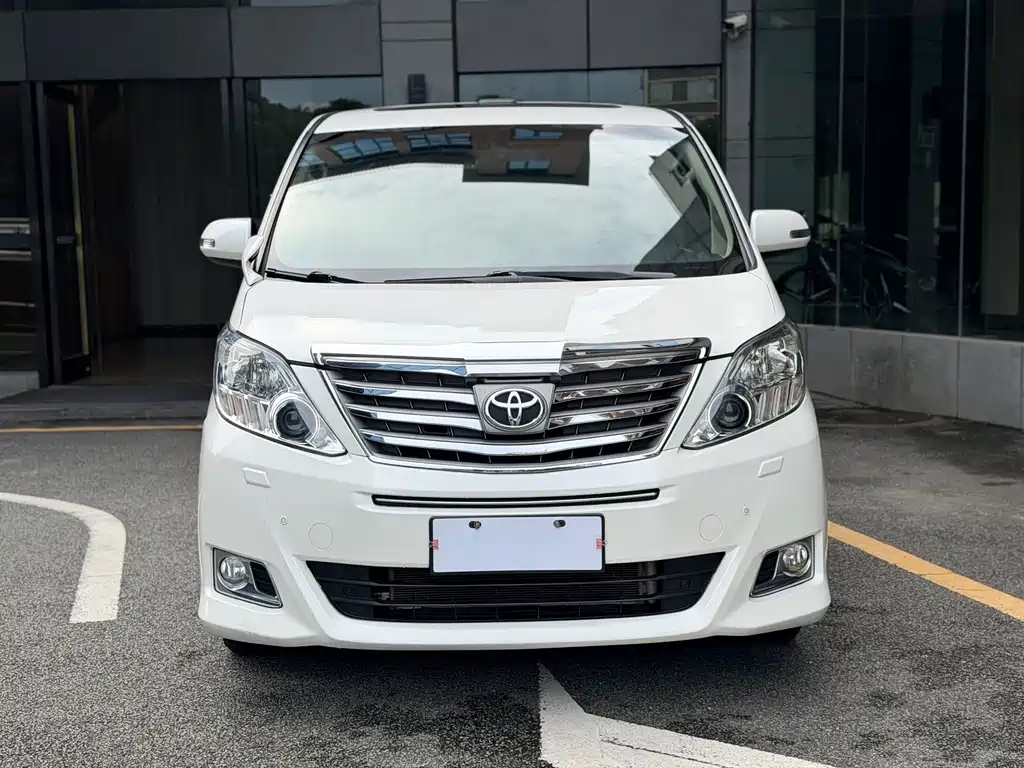Toyota Alphard — миниатюра 2