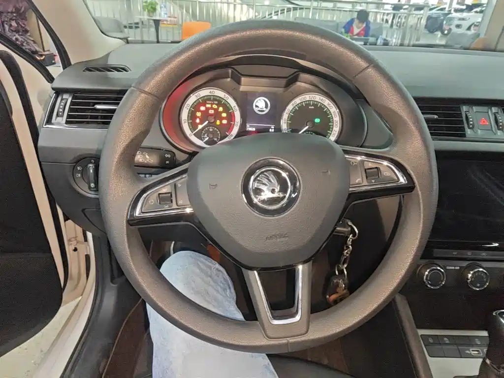 Skoda Octavia 2022 — фото 10