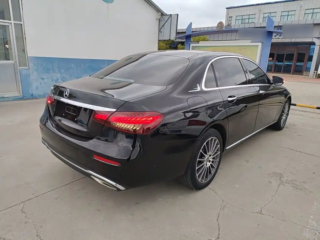 Mercedes-Benz E-Class — миниатюра 7