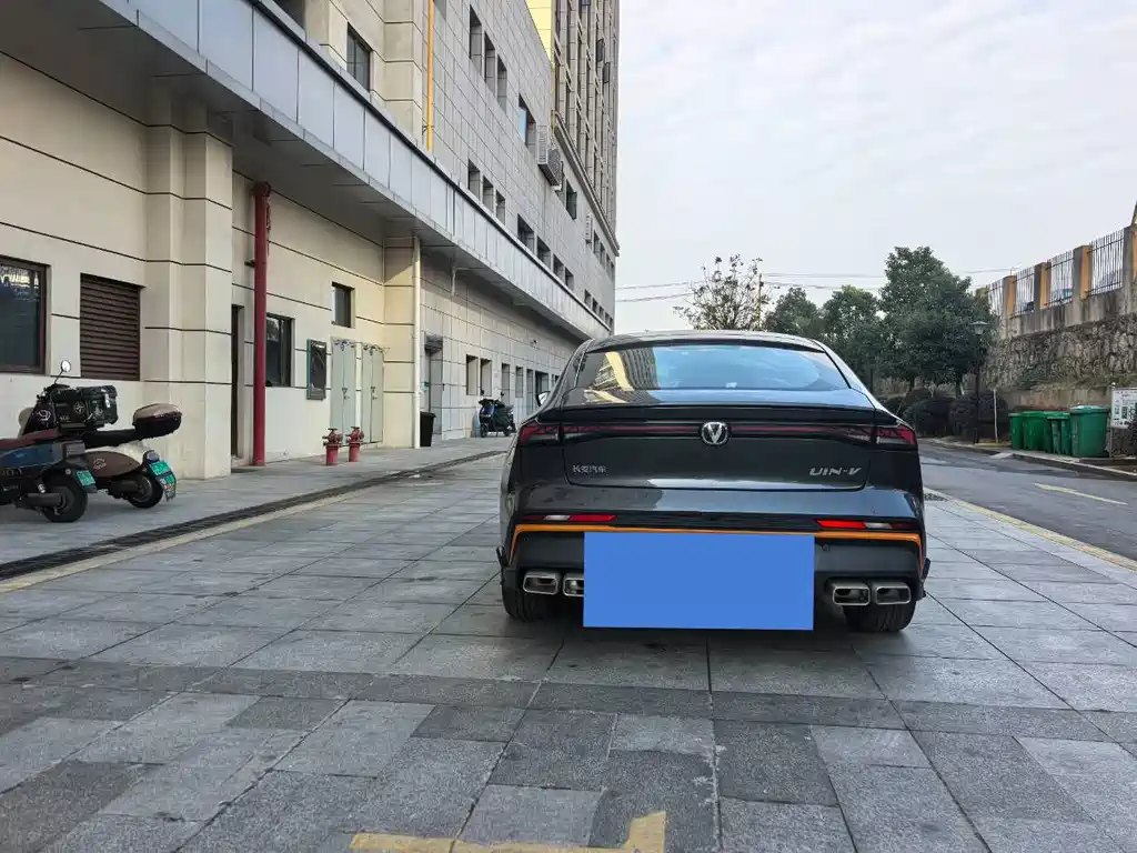 CHANGAN UNI V
