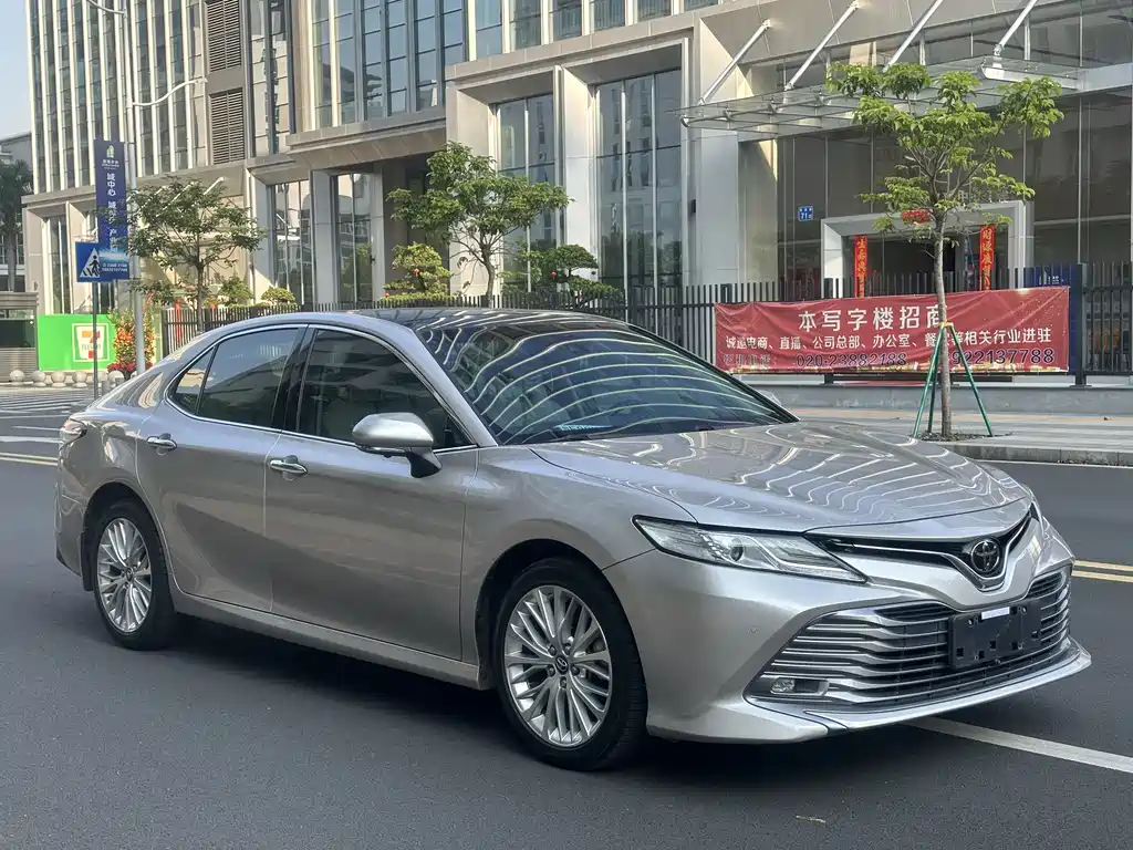 TOYOTA CAMRY