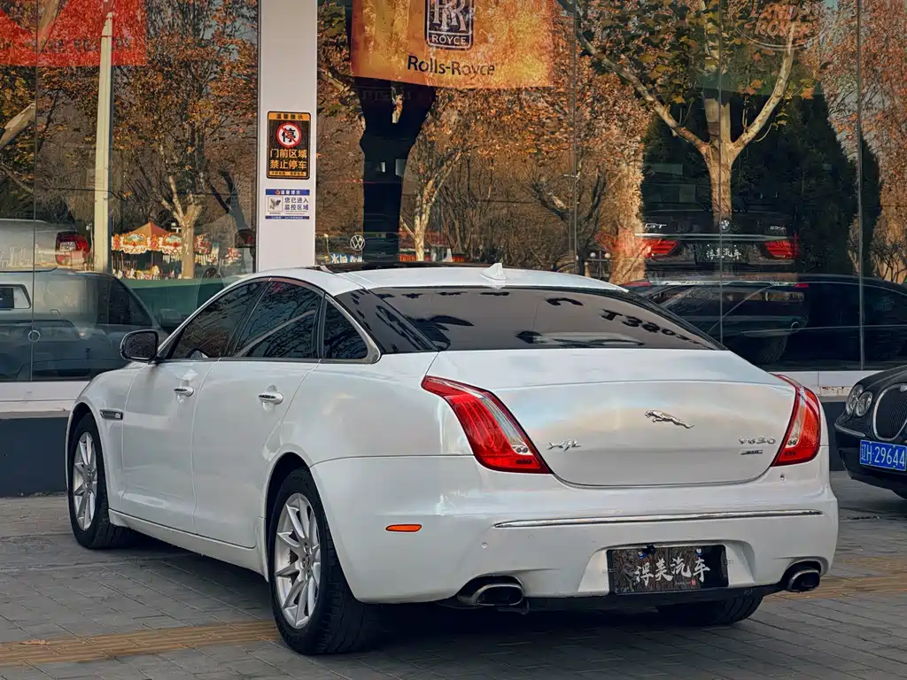 Jaguar XJ — миниатюра 6