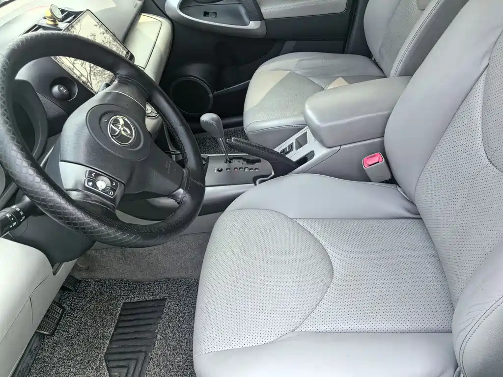 Toyota RAV4 2006 2.4 Luxury