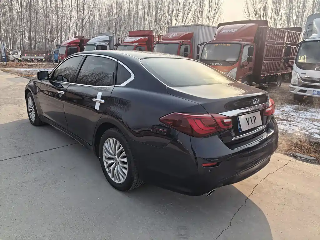 INFINITI Q70