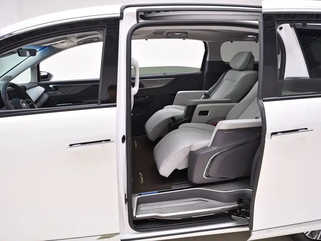 Buick GL8 — миниатюра 12