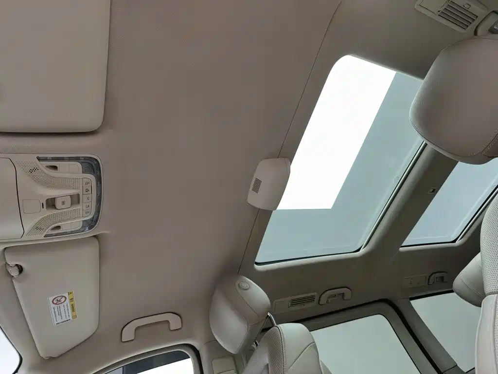 Mercedes-Benz V-Class — миниатюра 14