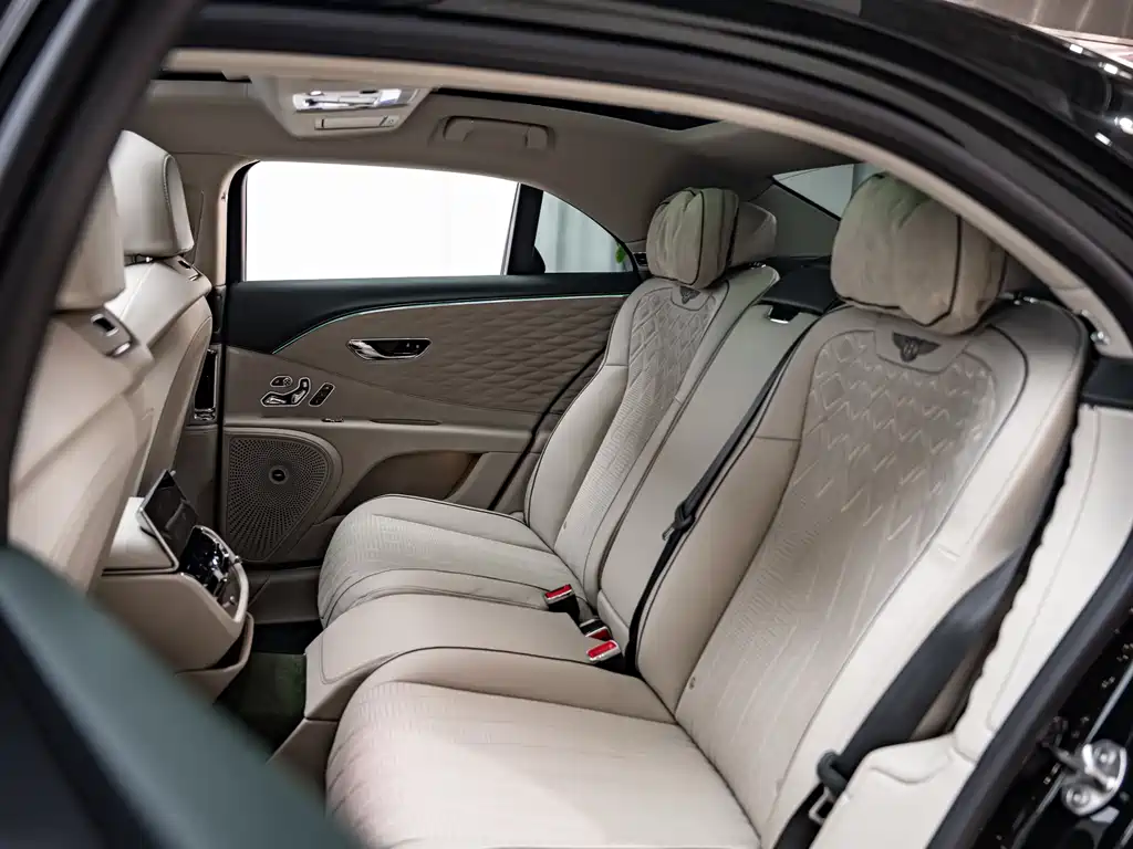 Bentley Flying Spur PHEV — миниатюра 14