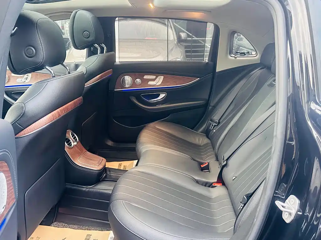 Mercedes-Benz E-Class — миниатюра 8