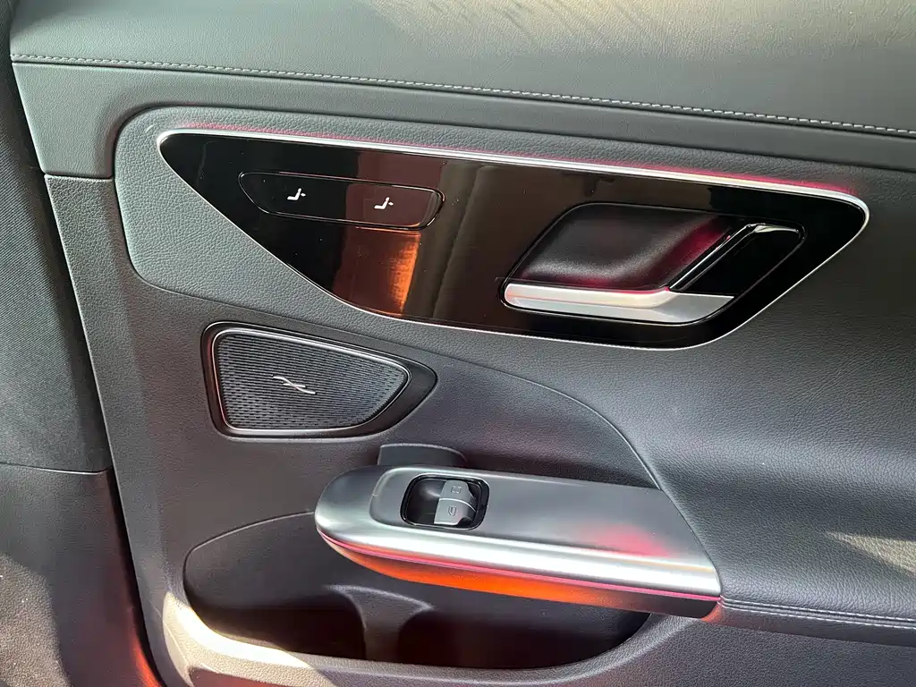 Mercedes-Benz C-Class — миниатюра 17