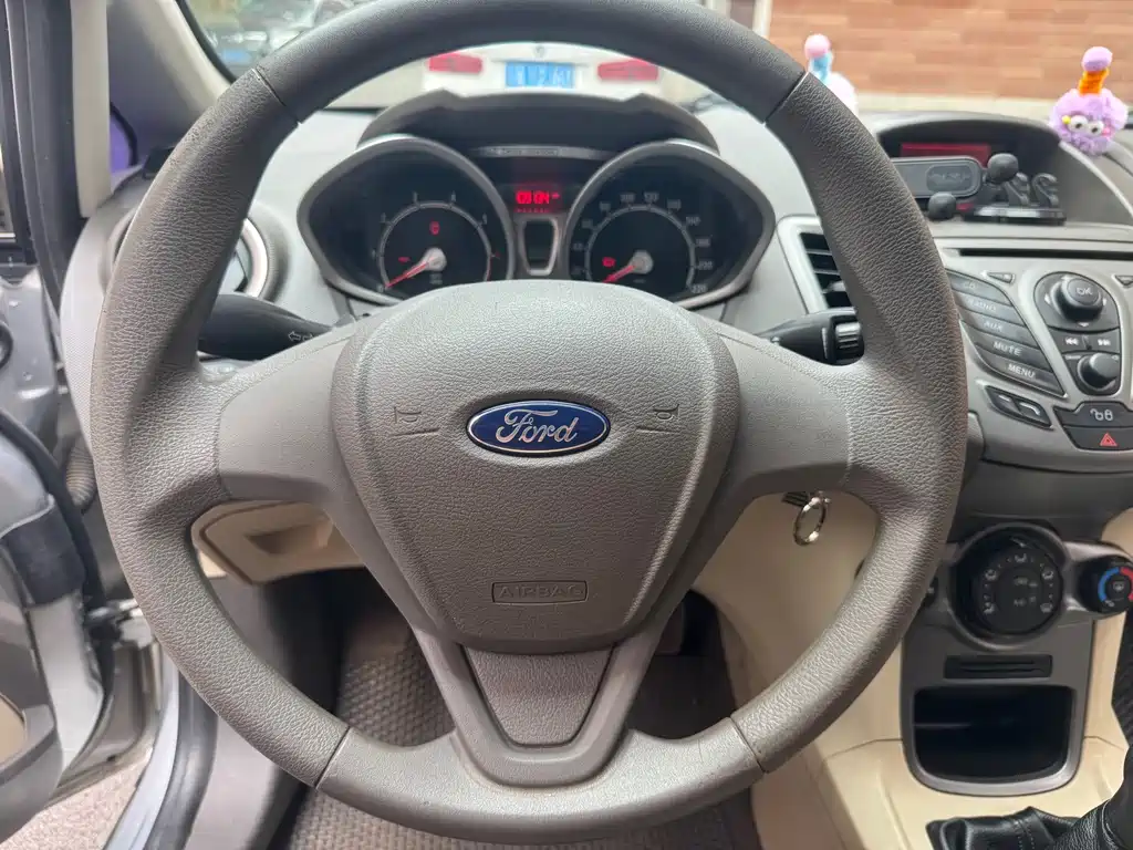 Ford Fiesta 2011 1.5L MT Fashion