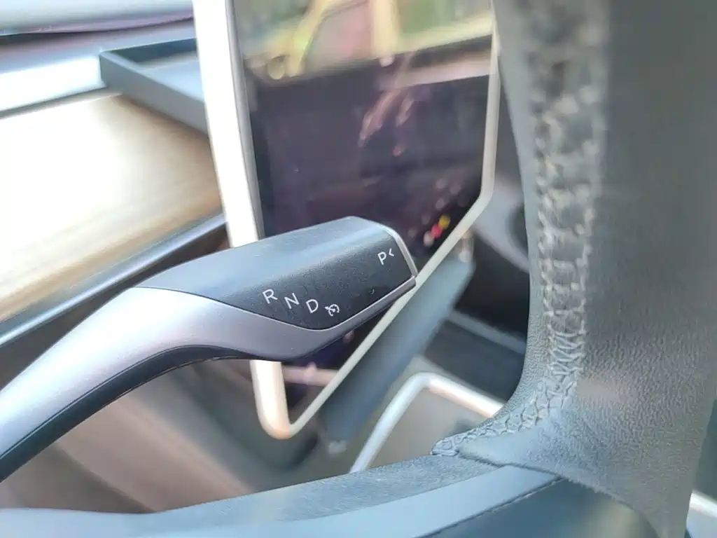 Tesla Model Y — миниатюра 14