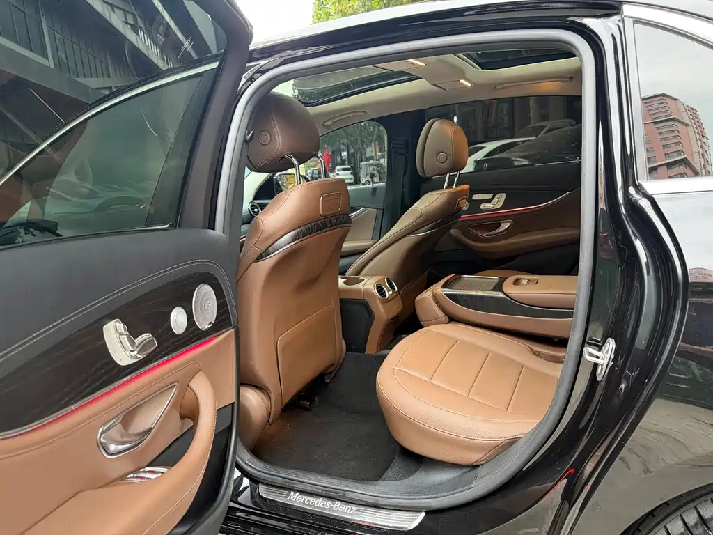 Mercedes-Benz E-Class — миниатюра 9