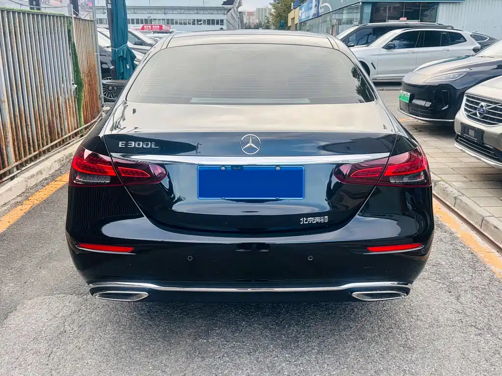 Mercedes-Benz E-Class — миниатюра 3