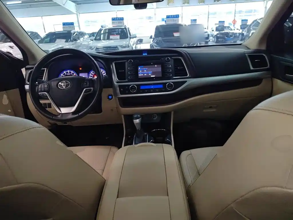Toyota Highlander 2015 2.0T Luxury 7 мест