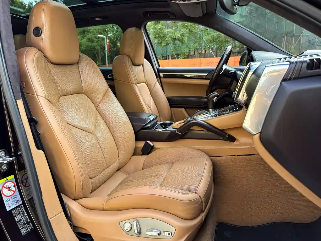 Porsche Cayenne — миниатюра 13