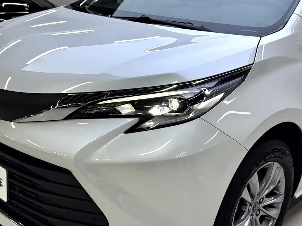 Toyota Sienna — миниатюра 6