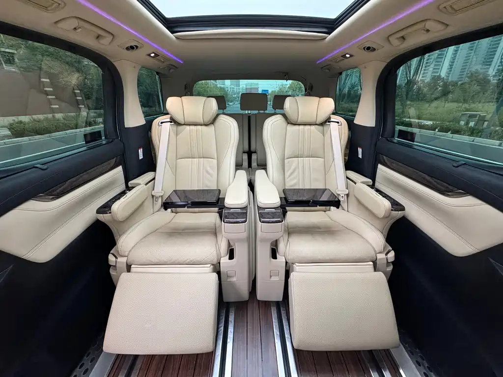 Toyota Alphard — миниатюра 17