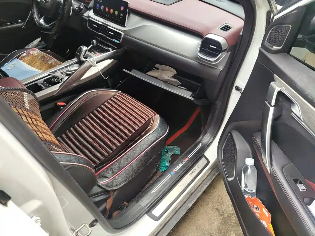 Geely Binyue — миниатюра 19
