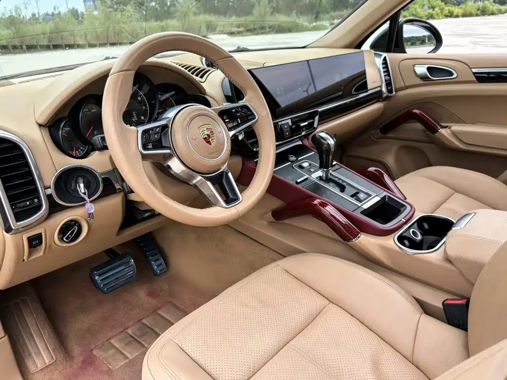 Porsche Cayenne — миниатюра 9
