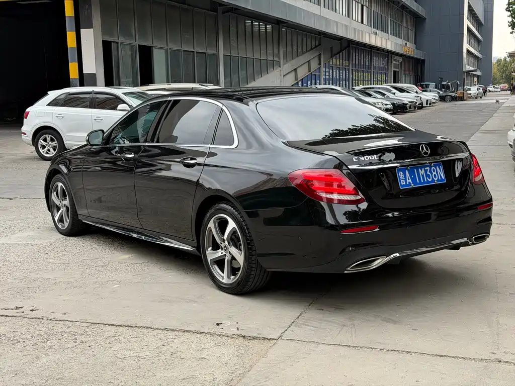Mercedes-Benz E-Class — миниатюра 5