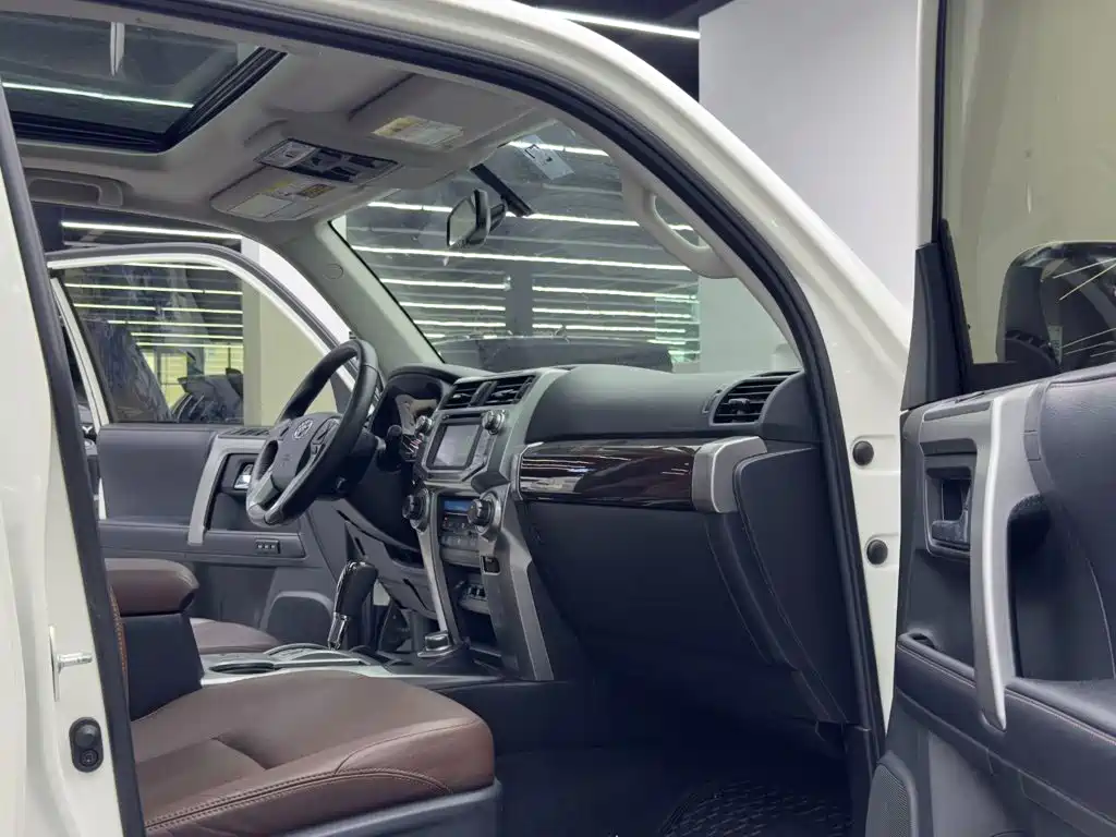 Toyota 4Runner — миниатюра 10