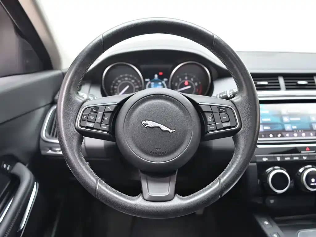 Jaguar E-PACE — миниатюра 18
