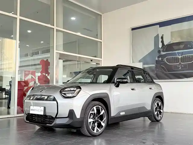 2025 MINI Paceman