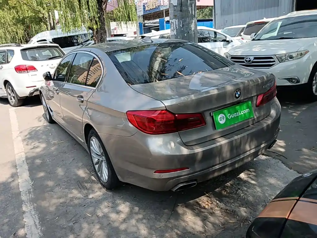 BMW 5 Series — миниатюра 5
