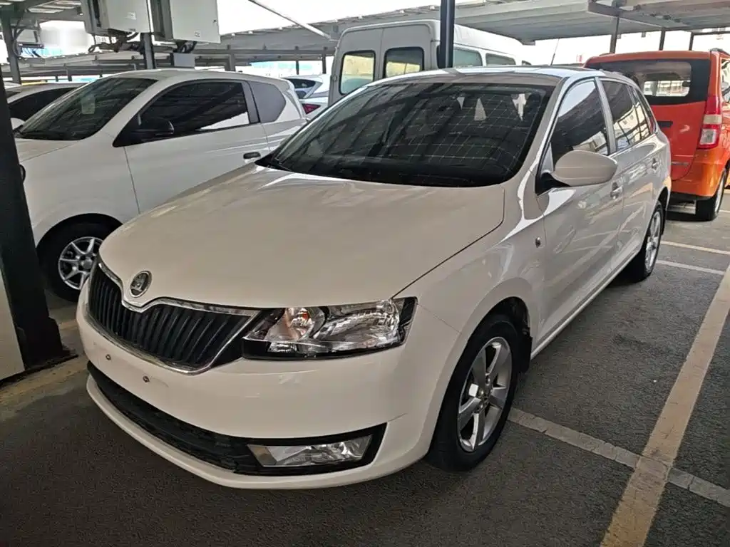 Skoda Rapid Spaceback — миниатюра 2