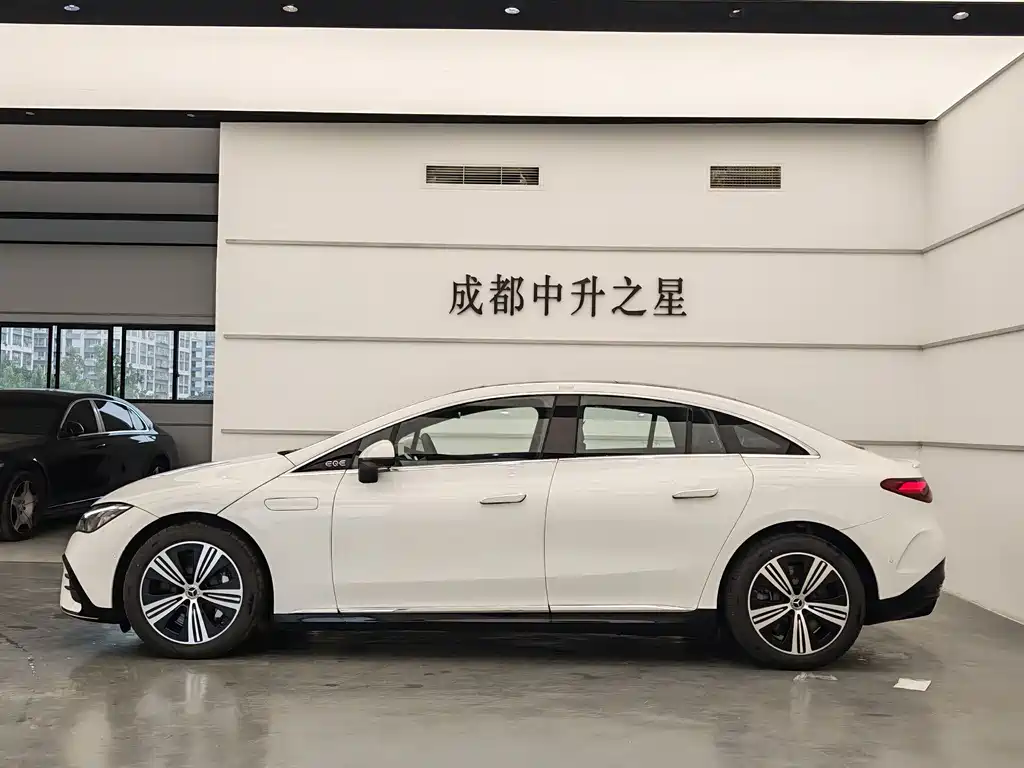 Mercedes-Benz EQE 2025 500 4MATIC Luxury