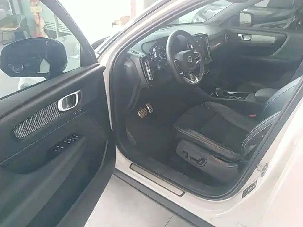 Volvo XC40 — миниатюра 16