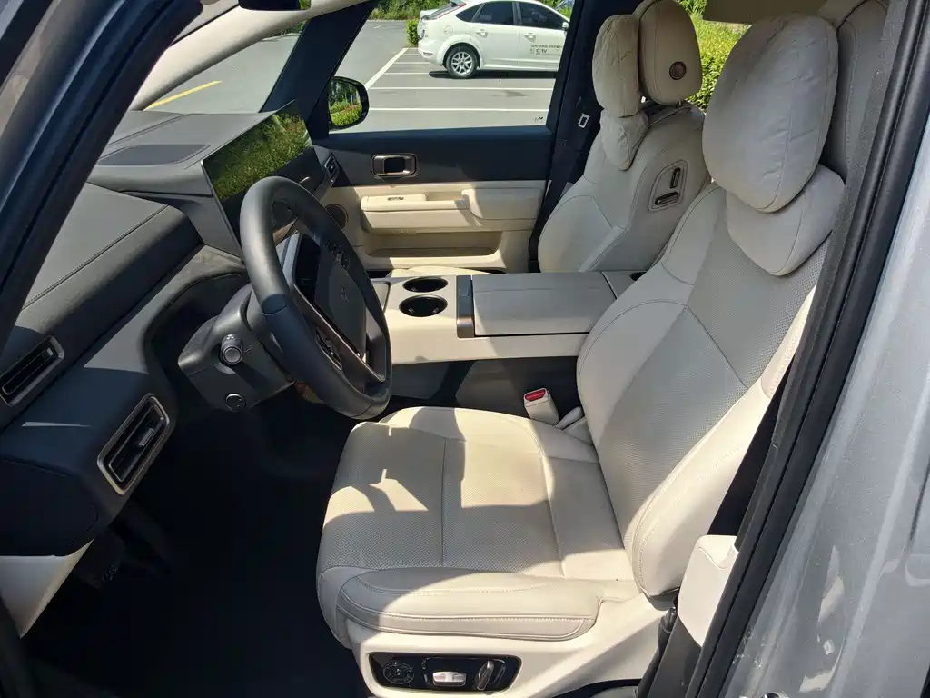 Li Auto MEGA 2025 Home