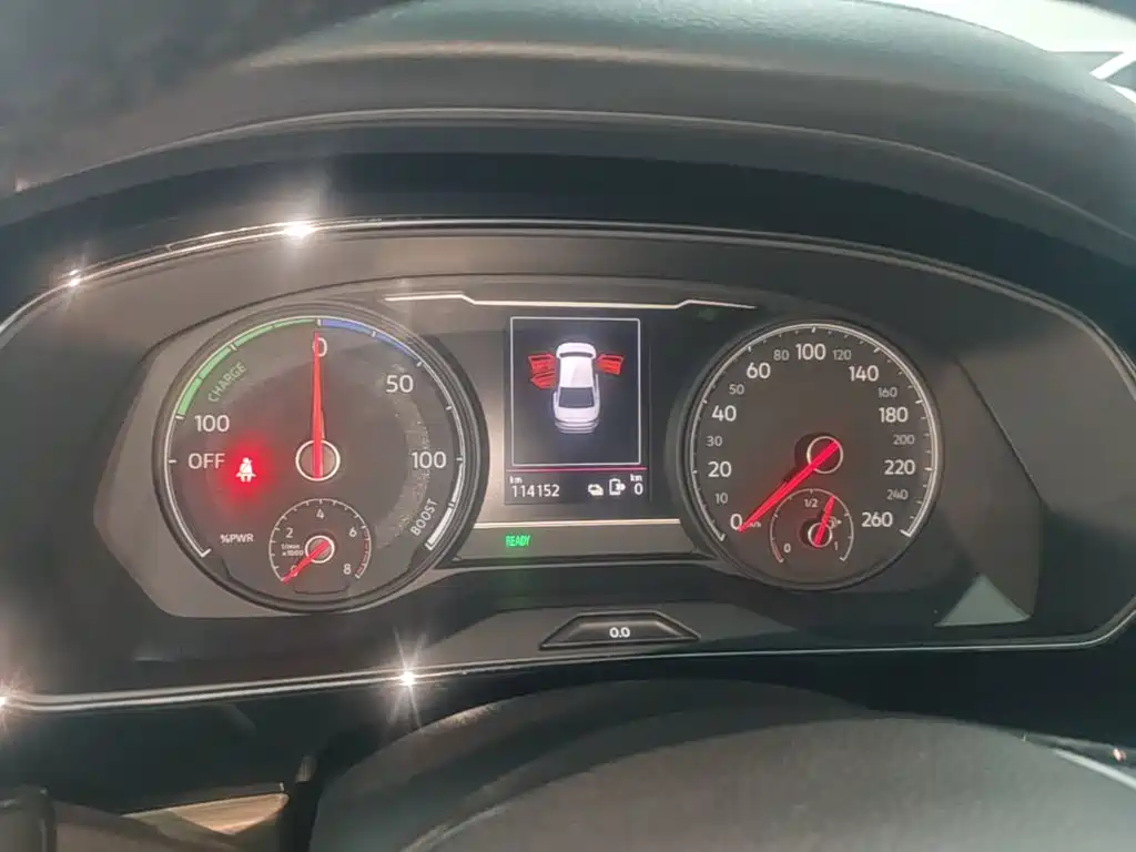 Volkswagen Passat PHEV — миниатюра 12