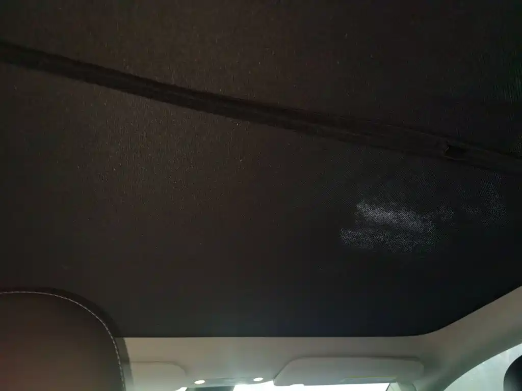 Tesla Model Y — миниатюра 9