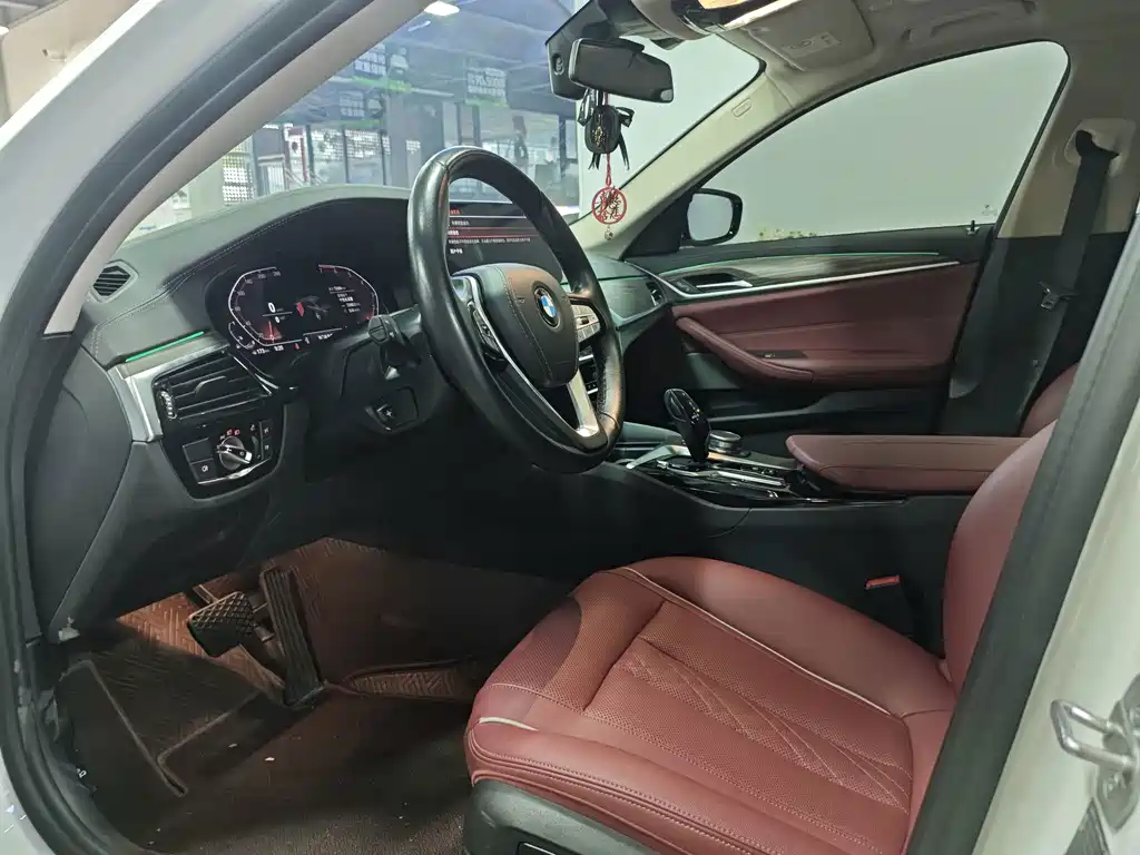 BMW 5 Series — миниатюра 4