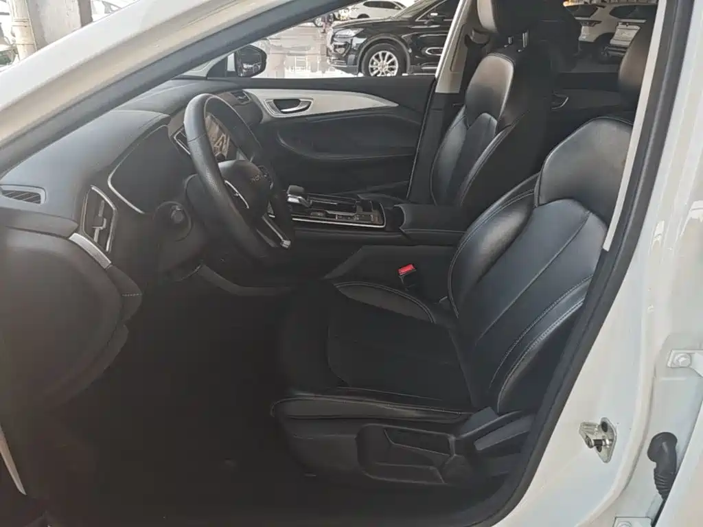Roewe i6 MAX New Energy — миниатюра 11