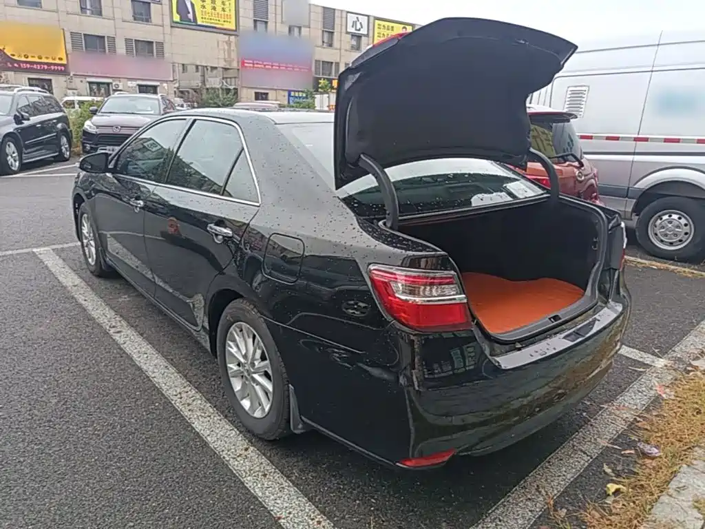 Toyota Camry — миниатюра 5