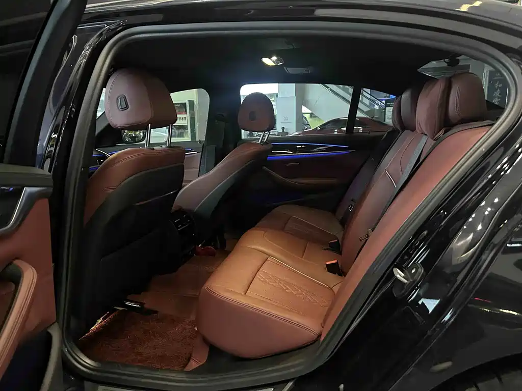 BMW 5 Series — миниатюра 11