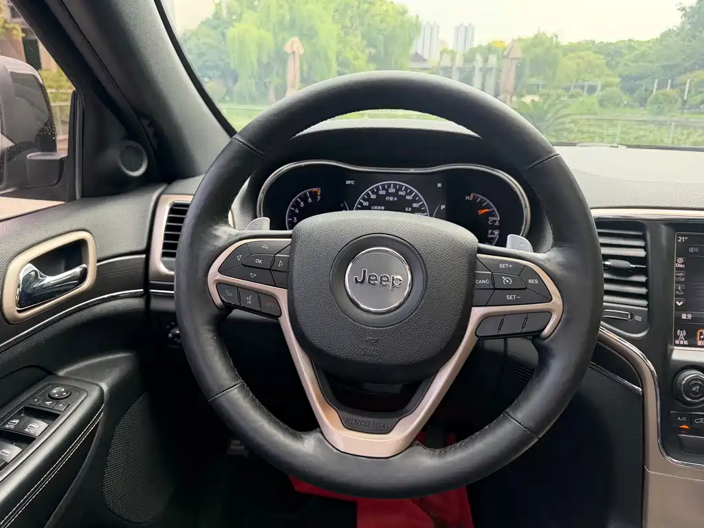 Jeep Grand Cherokee (Import) — миниатюра 6