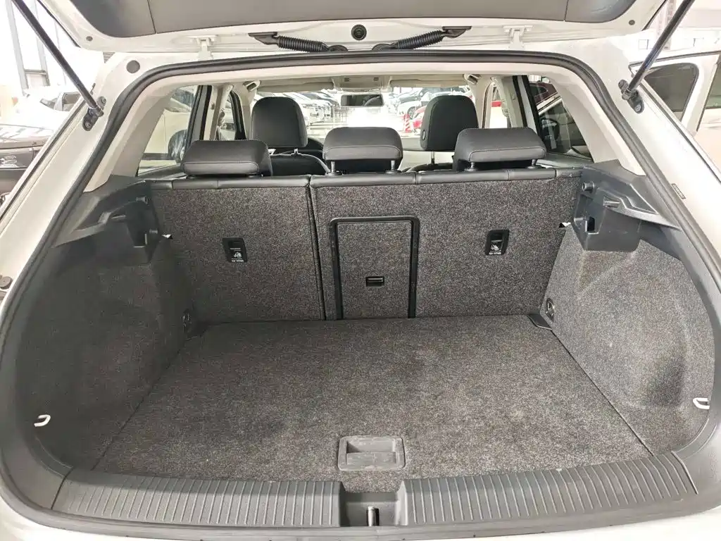 Volkswagen T-Roc — миниатюра 11