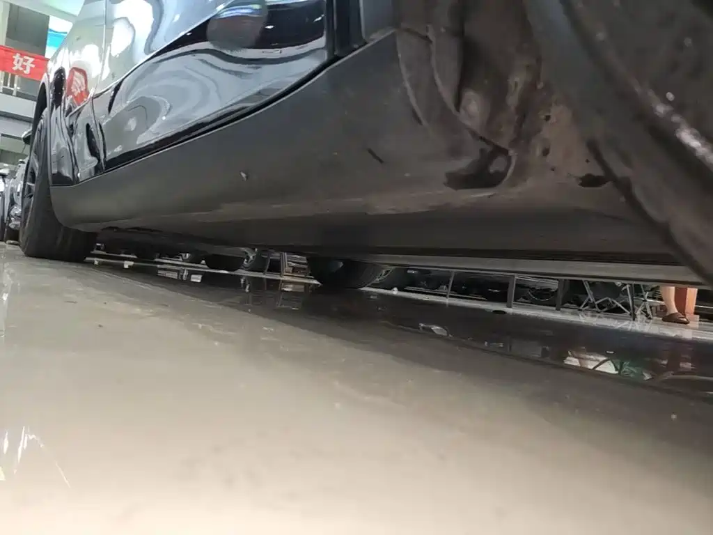 Tesla Model Y — миниатюра 21