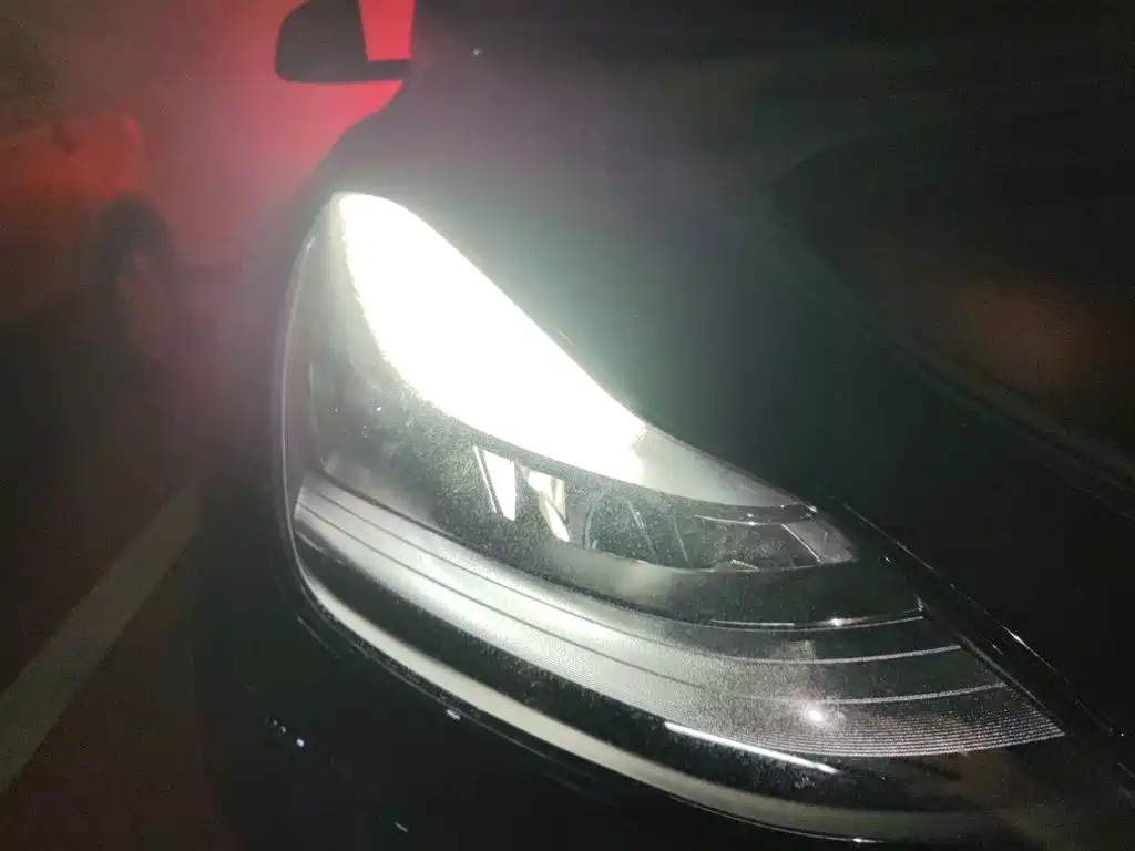 Tesla Model Y — миниатюра 7